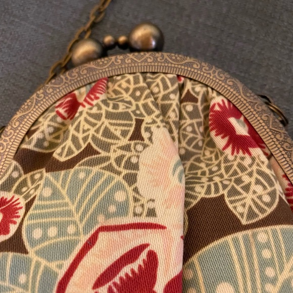 Gorgeous little purse with chain. EUC! - Picture 2 of 9